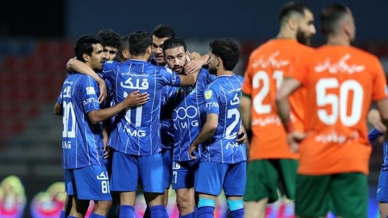 این داور را برای بازی‌های استقلال نگذارید